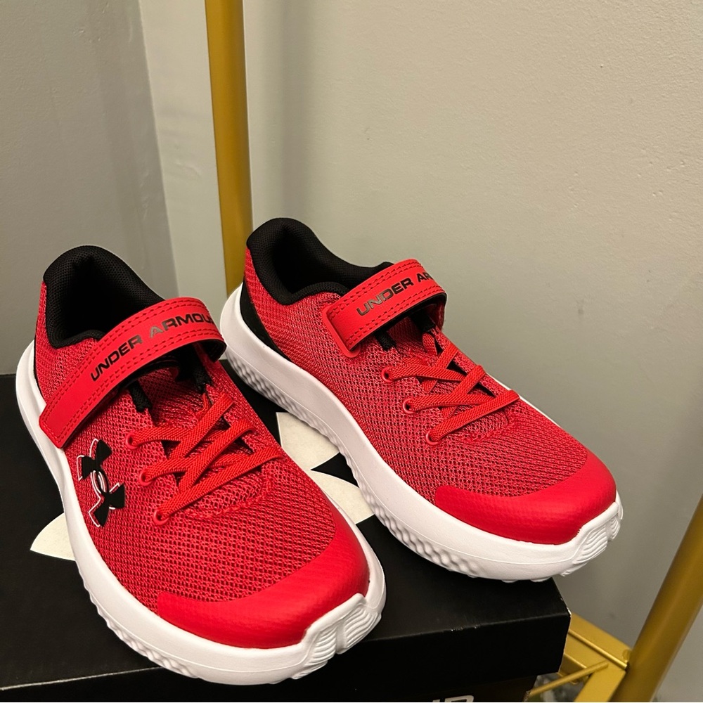 Under Armour Surge 4 Ac easy closing running school sneakers in red size 2Y NEW